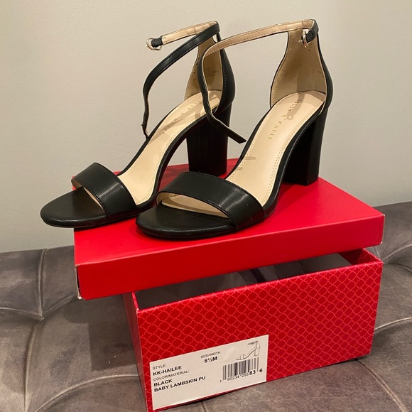 Black leather Kelly and Katie Hailee heels - Picture 1 of 8